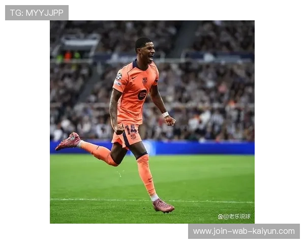 拉什福德中路突破后一脚劲射得分