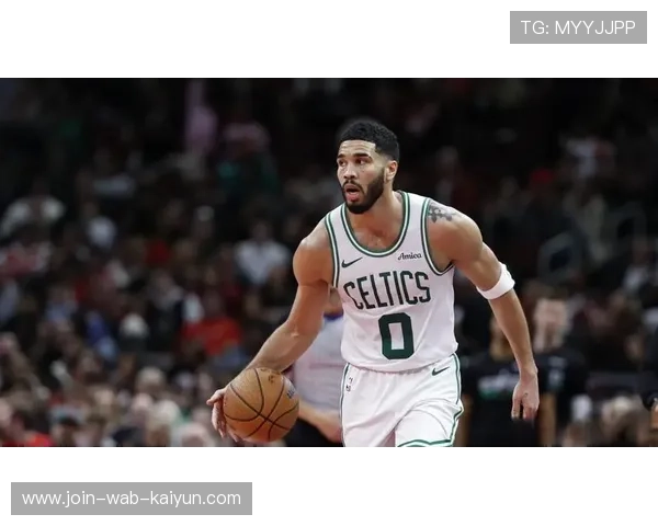 塔图姆半场火力集中爆发,波士顿提前建立优势 塔图姆半场火力集中爆发,波士顿提前建立优势