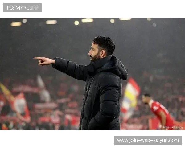 曼联内部爆发不满情绪！老将去留成焦点