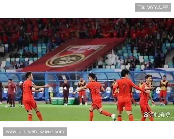 球场边的低语，是否正预示着一场内斗？